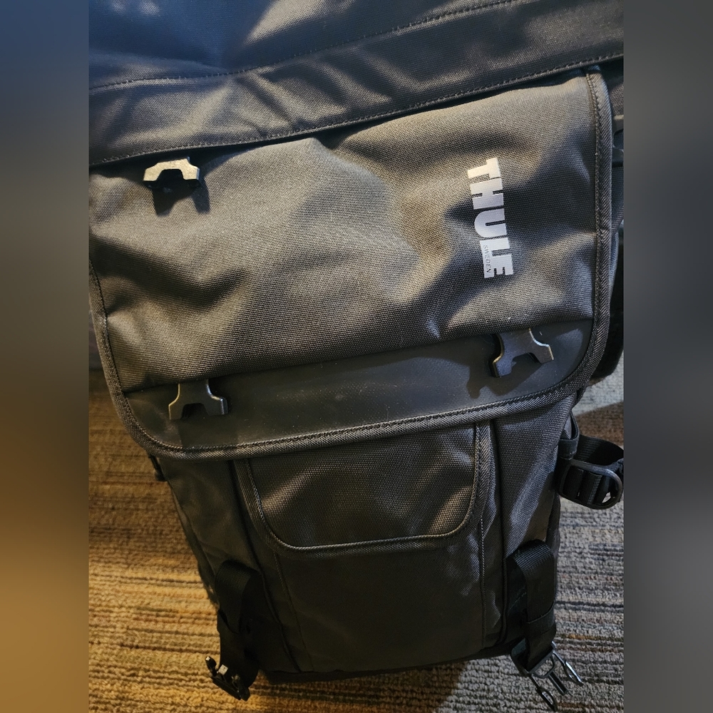 Thule Covert DSLR backpack - Picture 4 of 9
